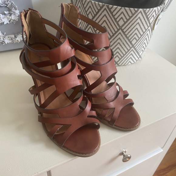 Qupid Shoes - Qupid | Open toed block heels | size 9.5